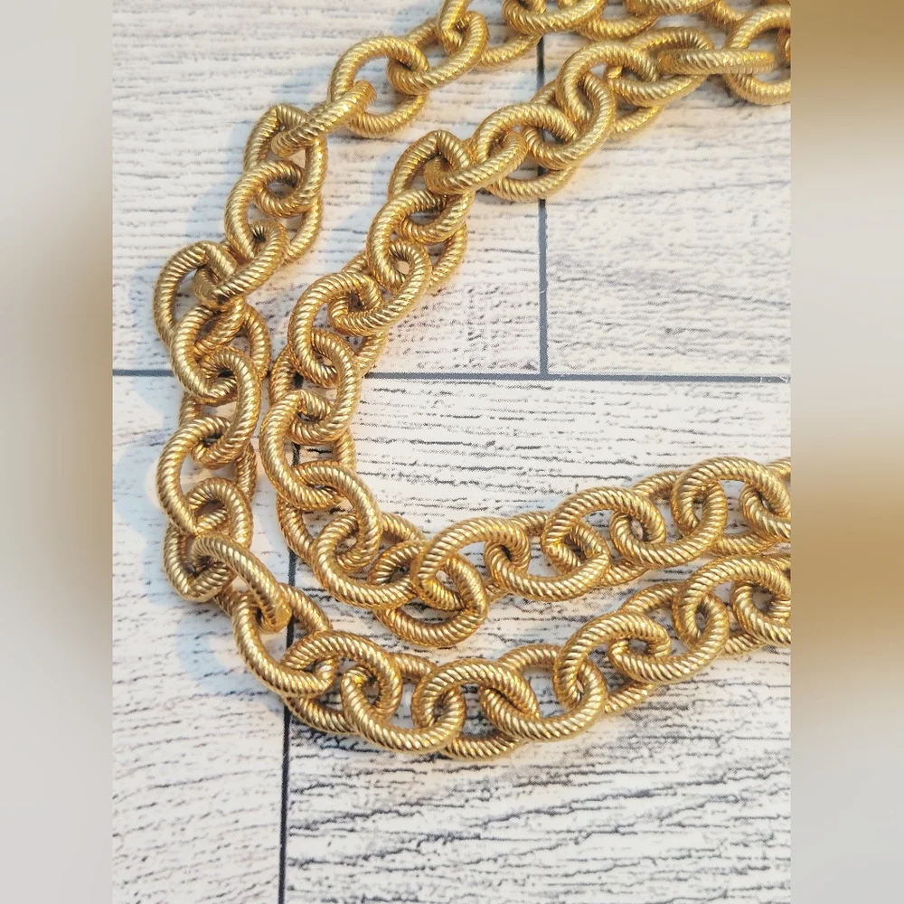 GIVENCHY Signed Chunky Chain Necklace With Toggle Clasp & Charms